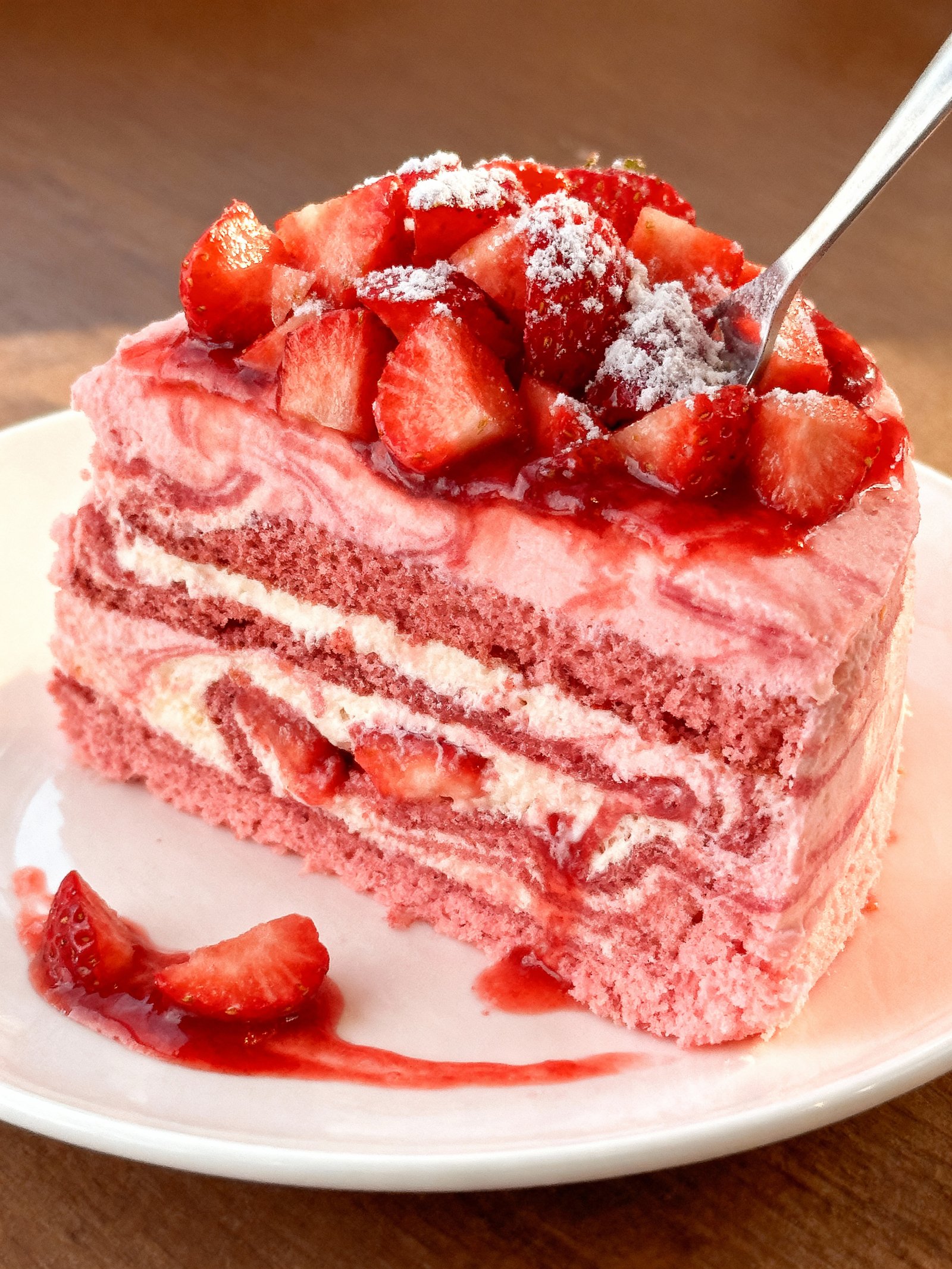 Strawberry Earthquake Cake finished