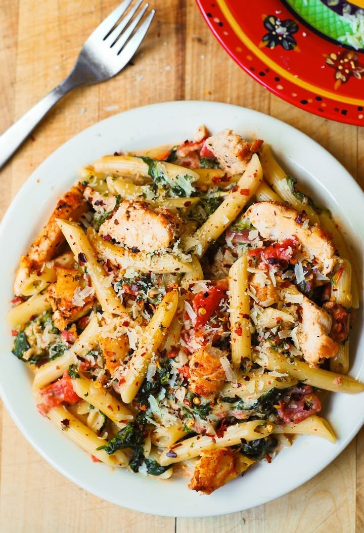 Chicken and Bacon Pasta with Spinach and Tomatoes Recipe