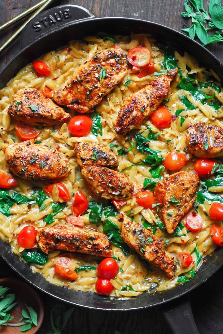 Creamy Chicken Orzo with Spinach and Pesto Recipe