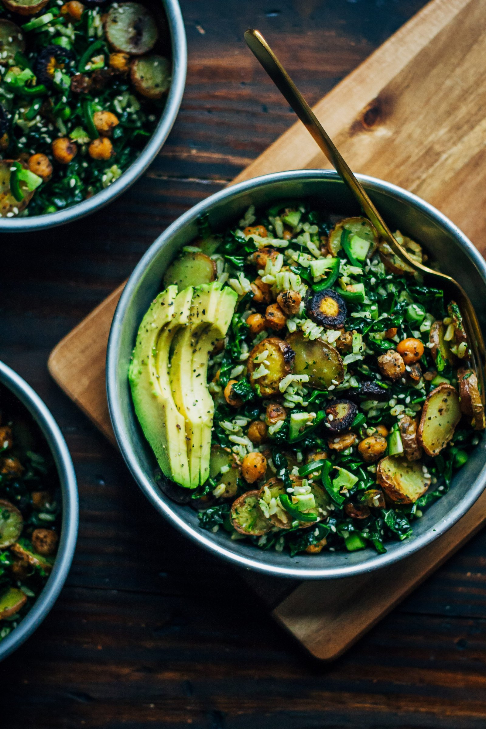 Kale Detox Salad or Easy vegan kale detox salad with chickpeas, pesto rice, potatoes, and avocado ingredients