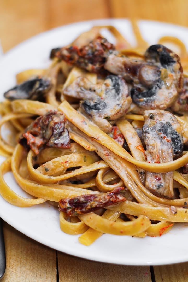 Sun-Dried Tomato and Mushroom Pasta in a Garlic Cream Sauce Recipe